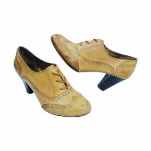 Kelly & Katie Women's Tan Distressed Oxford Heels Size 9.5